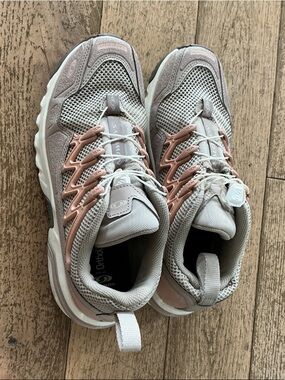 Women’s Athletic Sneakers in Light Beige with Blush Accents